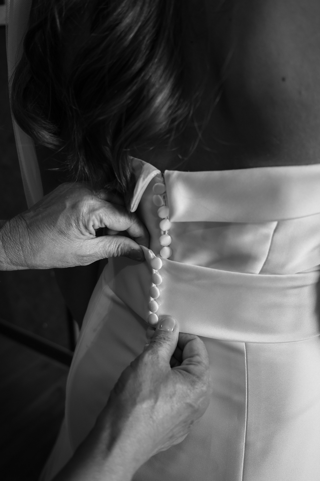 Close up foto van een bruidsjurk, bruiloft reportage