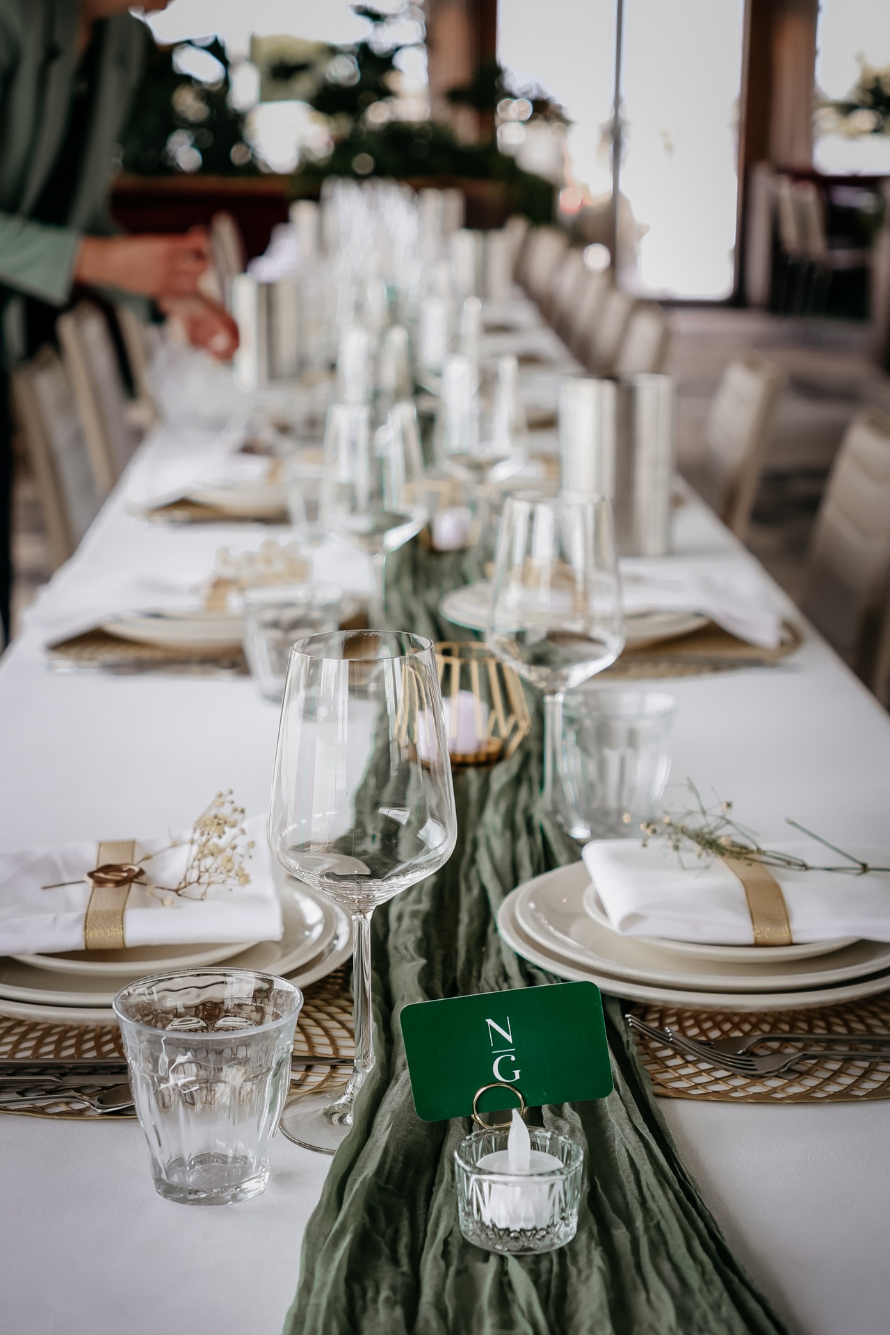 Foto van een gedekte eettafel bruiloft diner