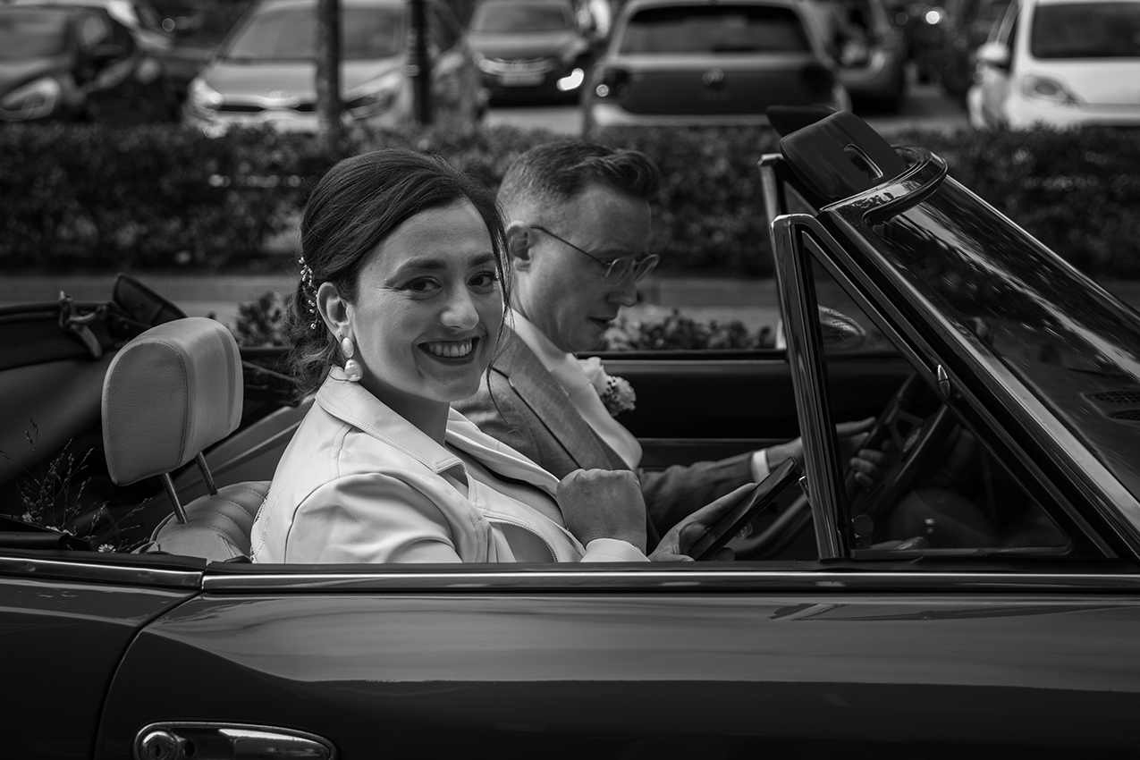 Bruidspaar in oldtimer auto, Etten-Leur Breda, storytelling fotografie