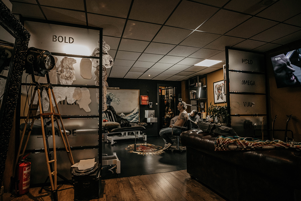 Branding foto van een tattoeerder Leerdam Double D, professionele foto&apos;s, marketing