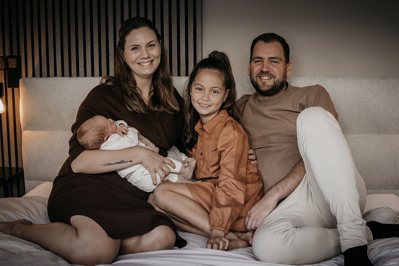 Familie foto bij een newbornshoot. Tilburg 